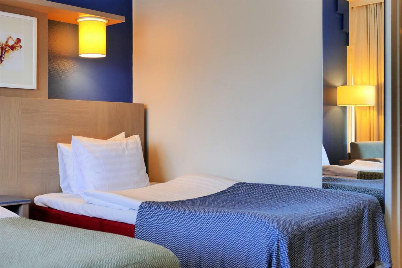 Hotel Bepop Пори Екстериор снимка